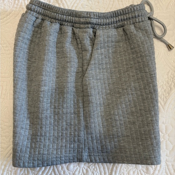 Princess Polly grey waffle sweat shorts. Drawstring US Size 4 - Picture 4 of 8
